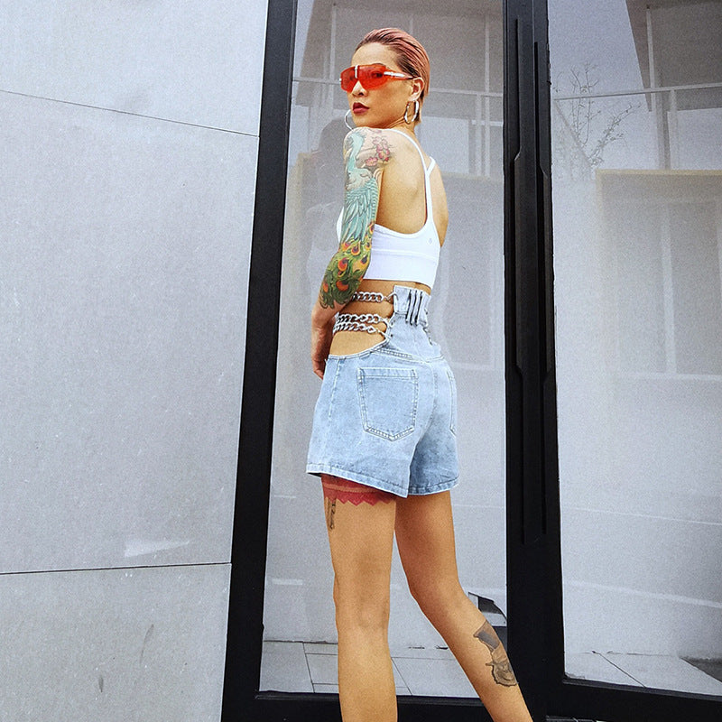 Character chain jean shorts