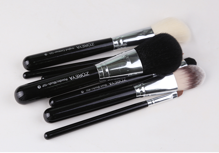 Professional makeup brush set