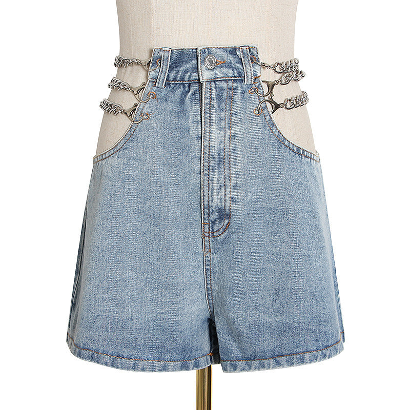 Character chain jean shorts