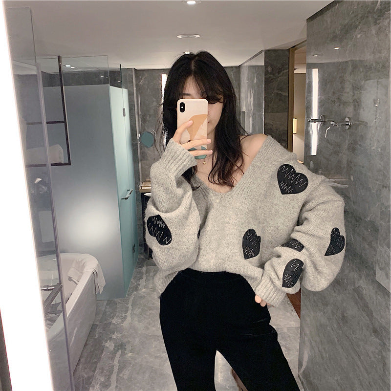 Women's V-neck Heart-shaped Embroidered Sweater Top