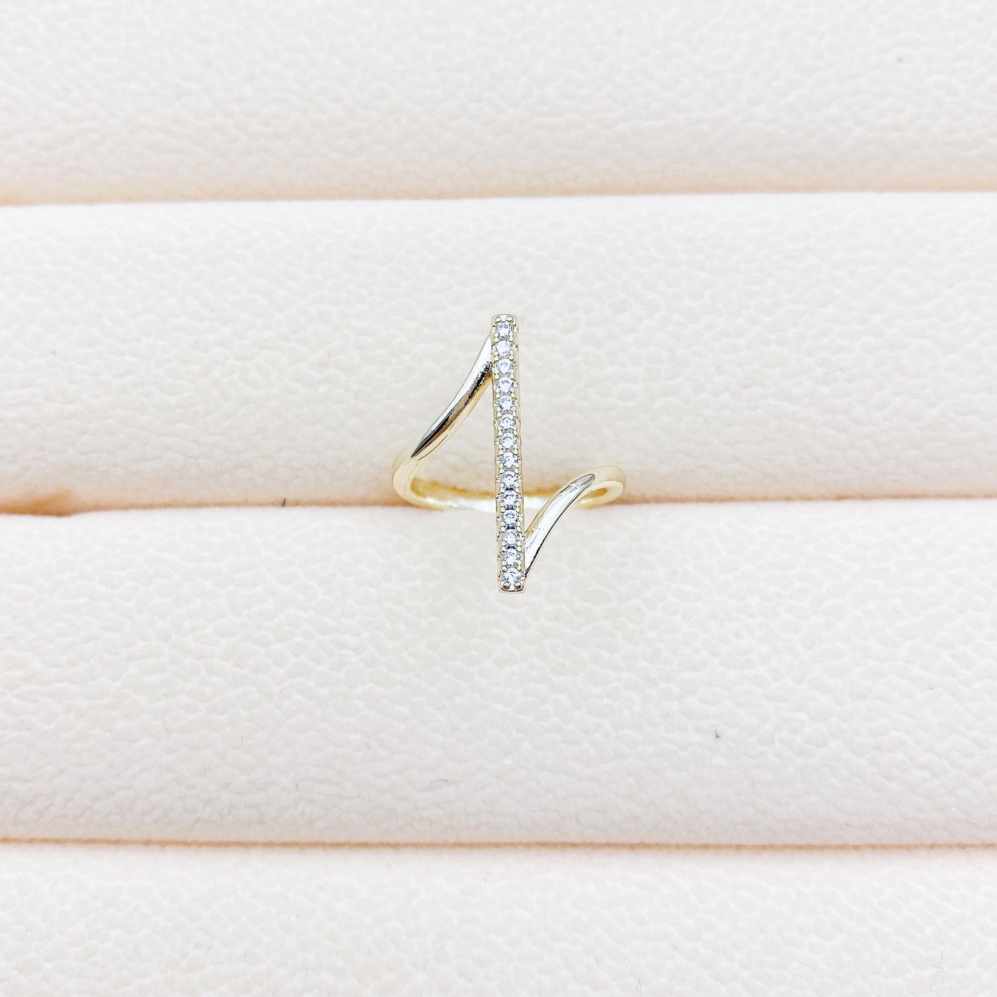 Simple Micro Inlaid Zircon Geometric Ring